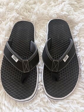 NWOT Vans flip flops.